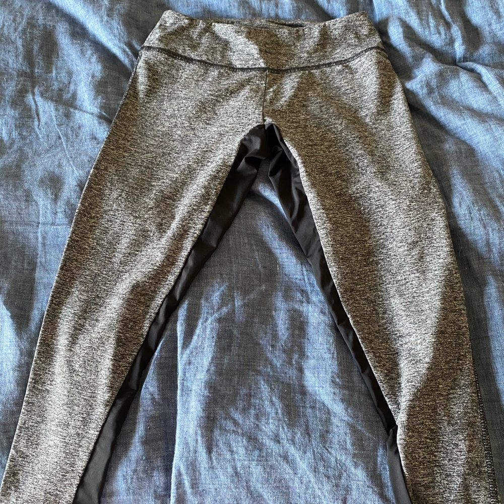 SOLOW x Daniella Clarke crop workout leggings